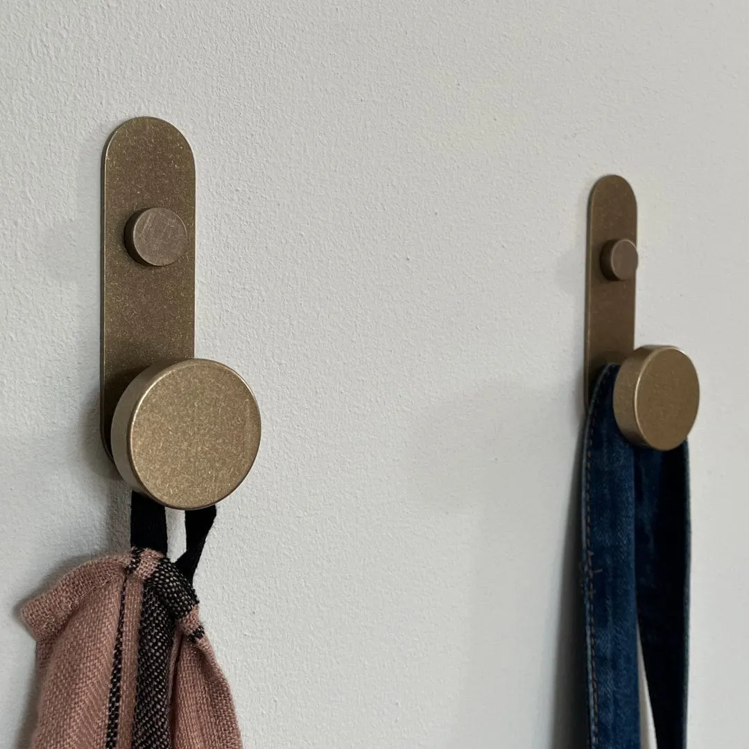 HUDSON Shaker Hook - Aged Brass