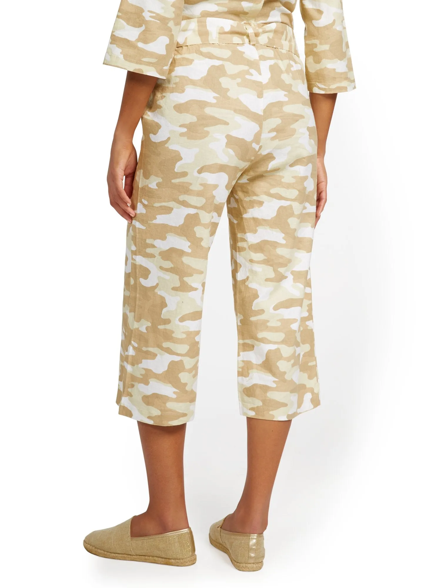 Linen-Blend Camo-Print High-Waisted Paperbag Wide-Leg Capri Pant